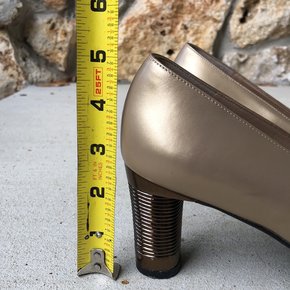 Like new! - SALVATORE FERRAGAMO Metallic Pumps Heels - Picture 6 of 10